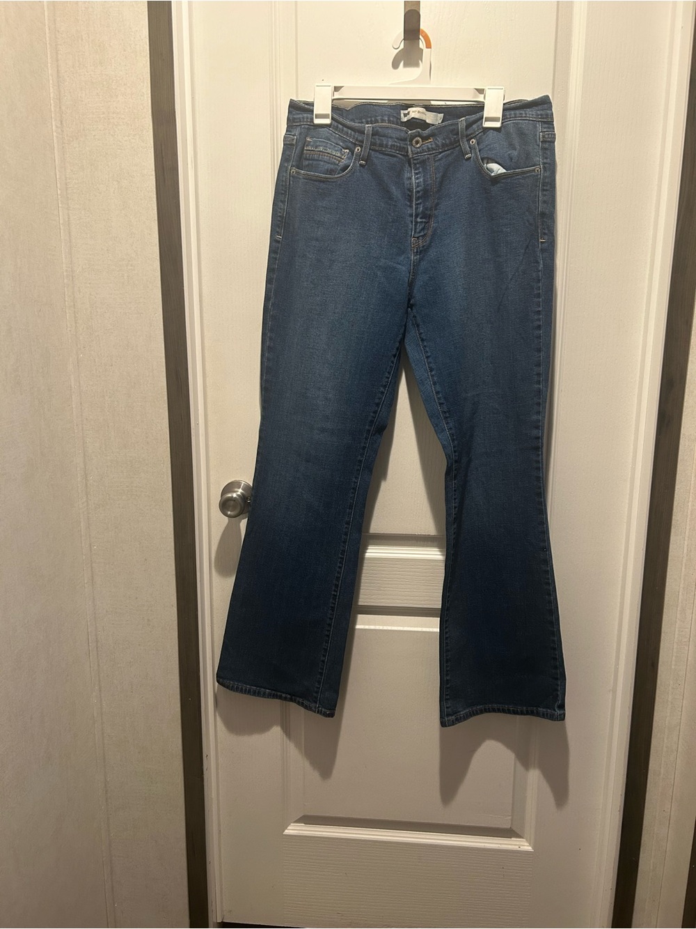 Levi's Women's Flare Jeans in Dark Blue Denim